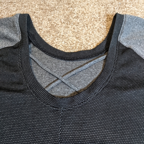 Champion Short Sleeve Cutout Back Size Medium Boxy Tee Shirt - Picture 3 of 6